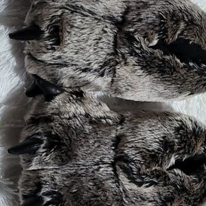 Kids' furry claw slippers